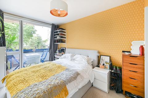 1 bedroom flat for sale, St. James' Crescent, Brixton, SW9