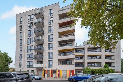 1 bedroom flat for sale, St. James' Crescent, Brixton, SW9