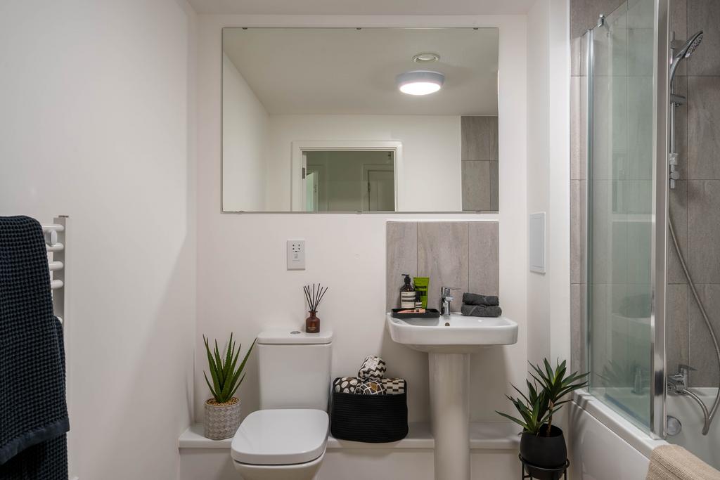 Apartment in Hayes - More