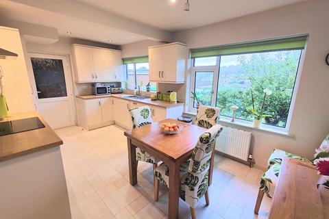 5 bedroom semi-detached house for sale, Castlefields Crescent, Brighouse HD6