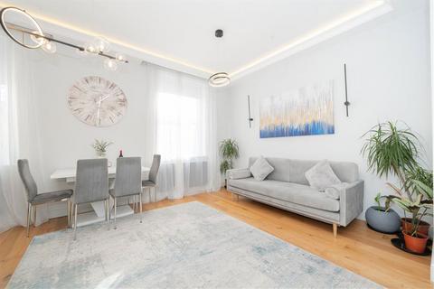 1 bedroom flat to rent, Porchester Square, London W2