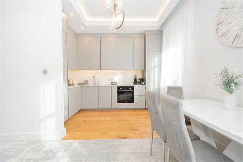 1 bedroom flat to rent, Porchester Square, London W2