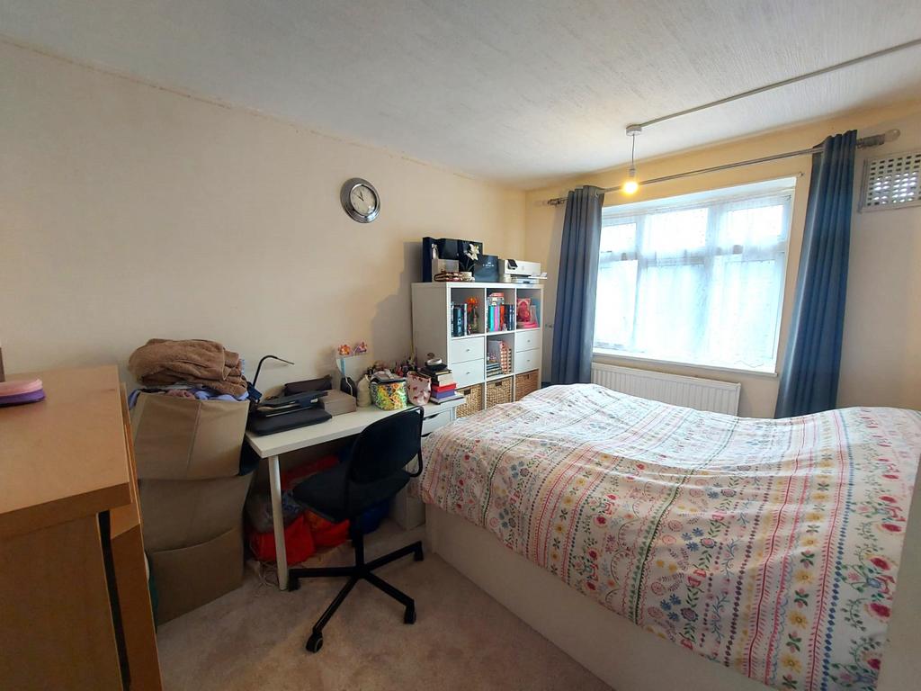 Apartment in Snaresbrook - View 4