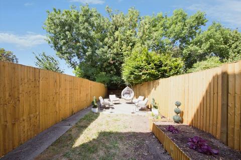 2 bedroom maisonette for sale, Oakhurst Avenue, BARNET, Hertfordshire, EN4