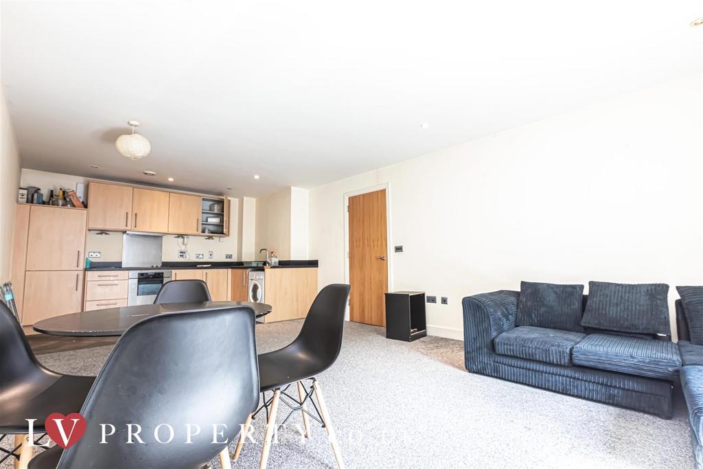 Apartment in West Midlands - More