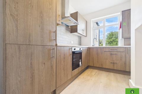 2 bedroom flat to rent, Hornchurch Road, Hornchurch RM11