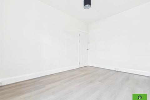 2 bedroom flat to rent, Hornchurch Road, Hornchurch RM11