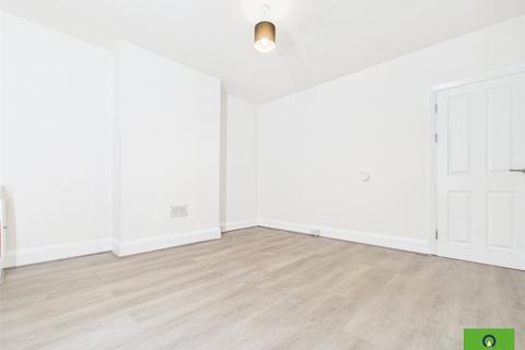2 bedroom flat to rent, Hornchurch Road, Hornchurch RM11