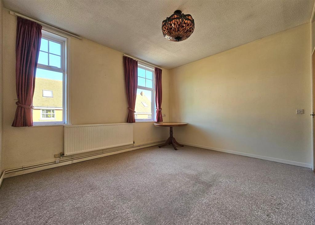House in Solihull - More