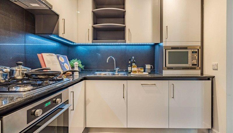 Apartment in Canary Wharf - More
