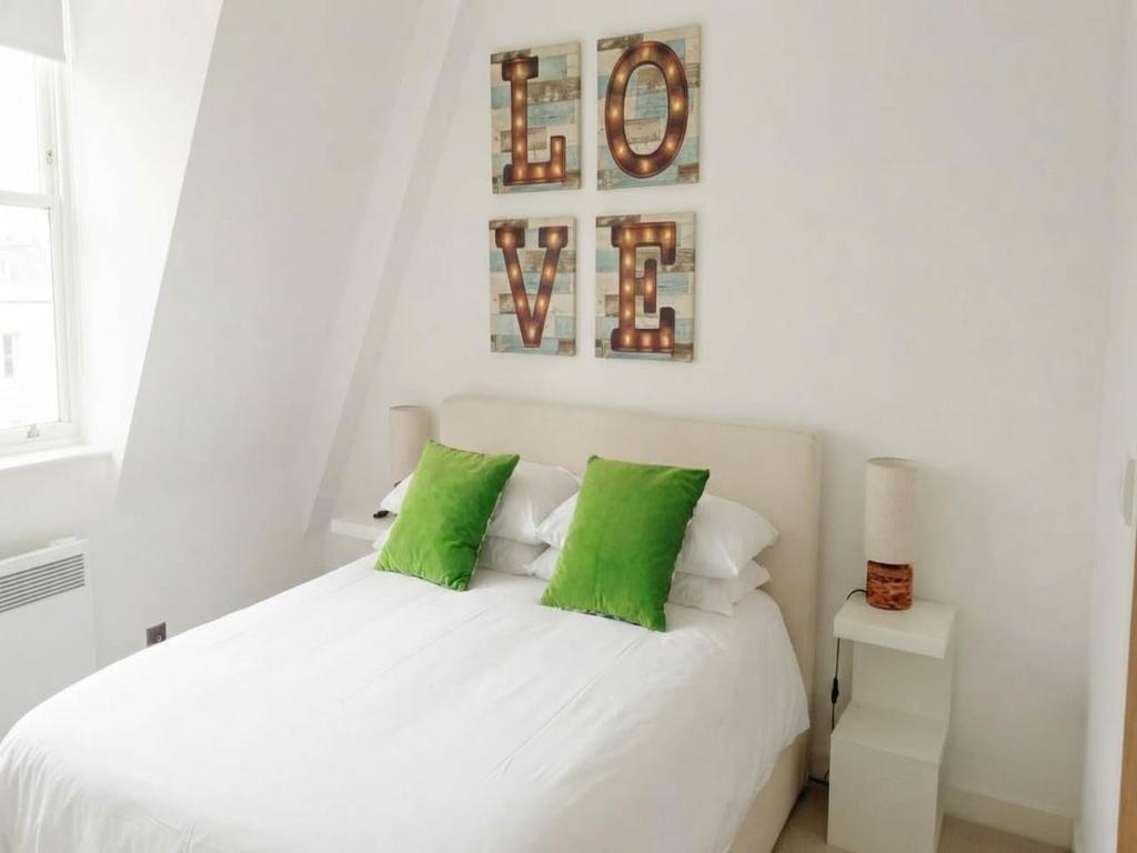 Apartment in London - More