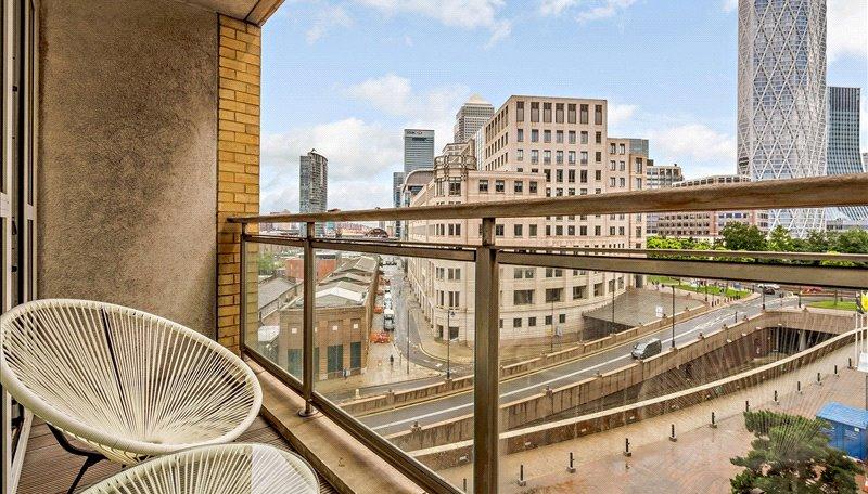 Apartment in Canary Wharf - More