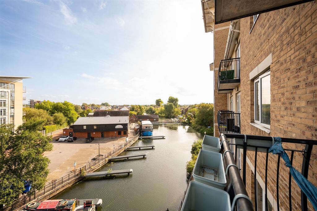Apartment in Reading - View 3