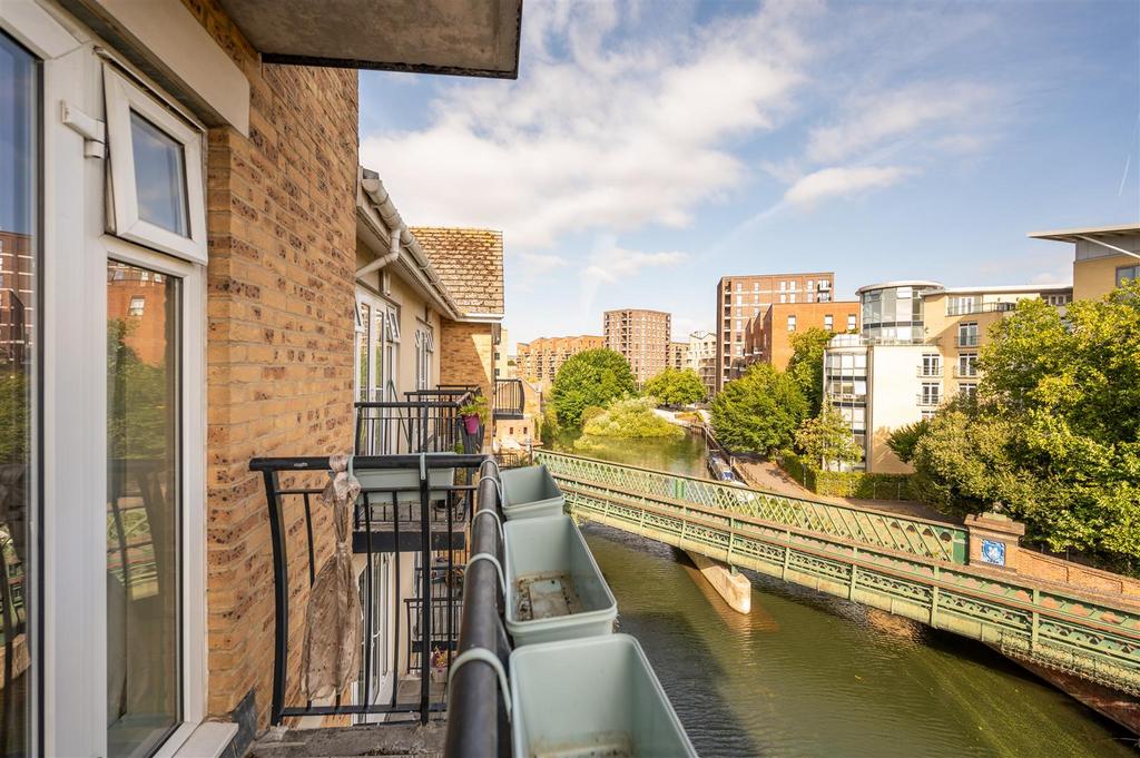 Apartment in Reading - View 4