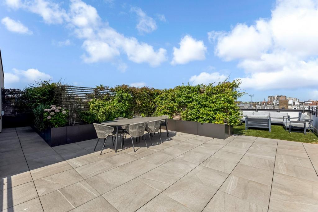 Apartment in St John's Wood, London - View 4