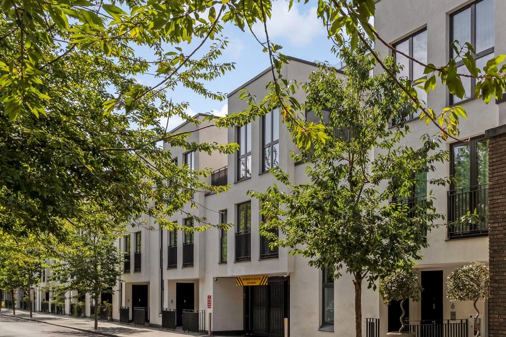 Apartment in St John's Wood, London - View 5