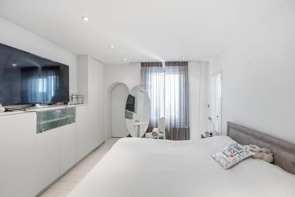 Apartment in London - View 3