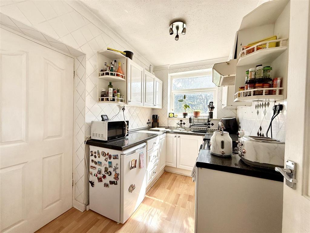 House in Quinton - More