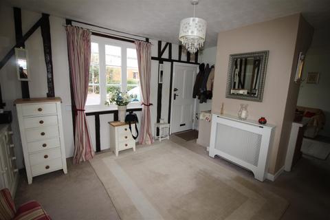 2 bedroom terraced house to rent, West Street, Coggeshall