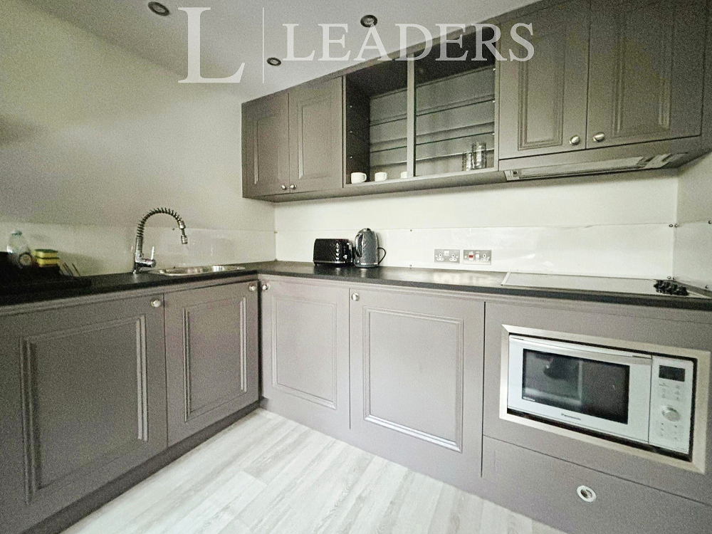 Apartment in Buckingham Road, Brighton and Hove - View 3