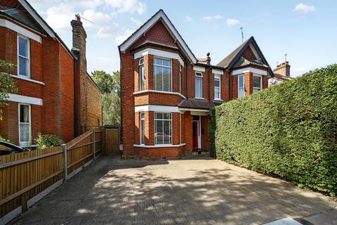 Queen Anne Avenue, Bromley