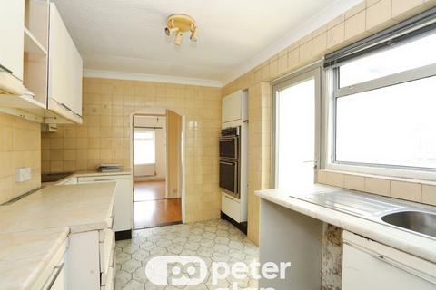 3 bedroom flat for sale, Hawkins Crescent, Newport