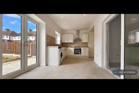 5 bedroom semi-detached house to rent, Ealing Road, Wembley, HA0