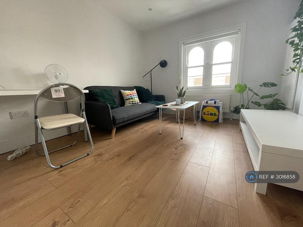 Apartment in London - View 2