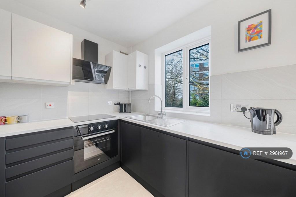 House in Bromley - More