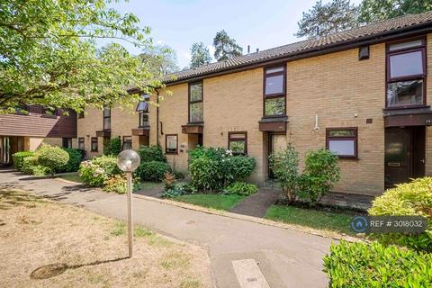 2 bedroom terraced house to rent, Inkerman Road, Knaphill, Woking, GU21