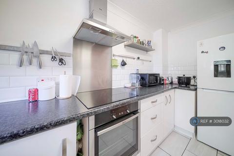 2 bedroom terraced house to rent, Inkerman Road, Knaphill, Woking, GU21