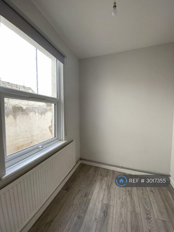 Apartment in Bristol - More