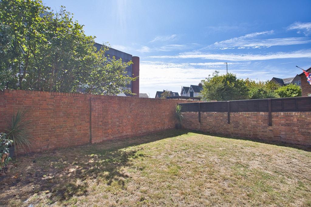 Apartment in Folkestone, Foord - View 2