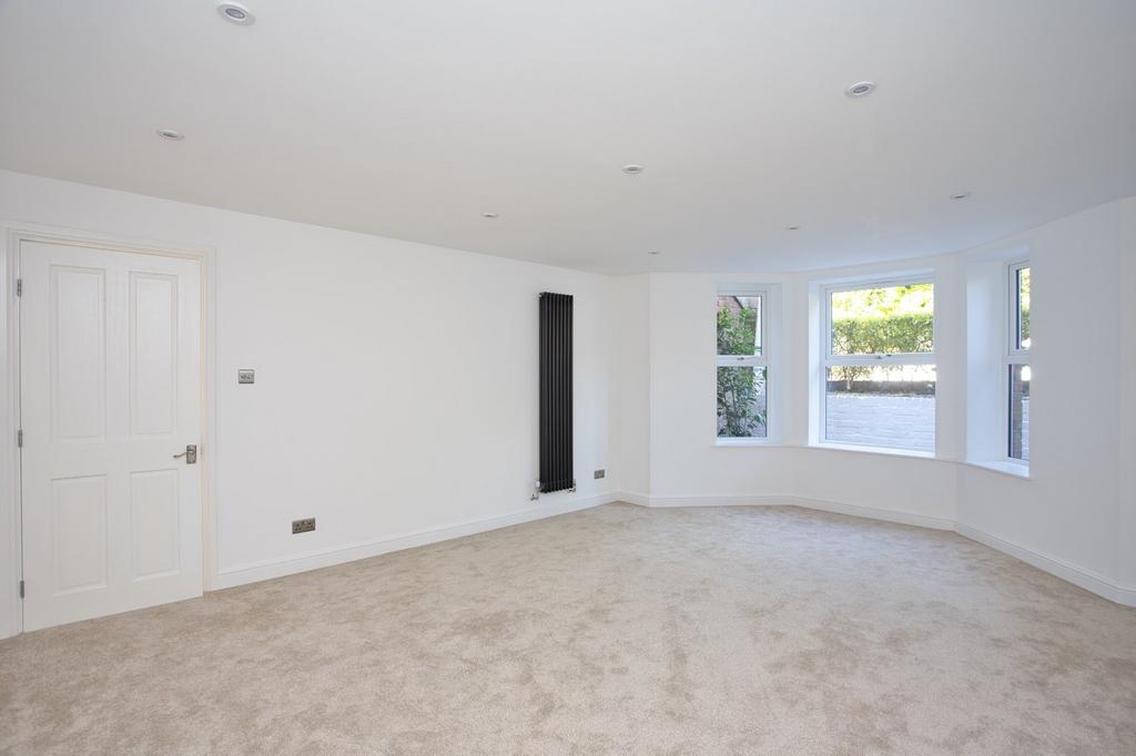 Apartment in Folkestone, Foord - View 3