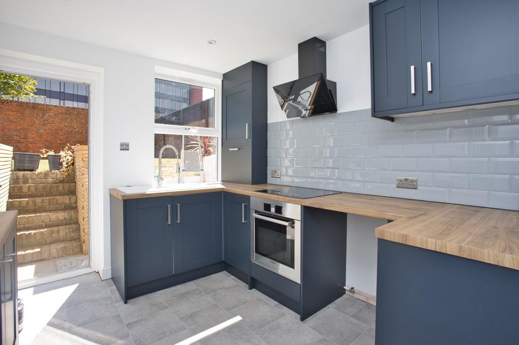 Apartment in Folkestone, Foord - View 4