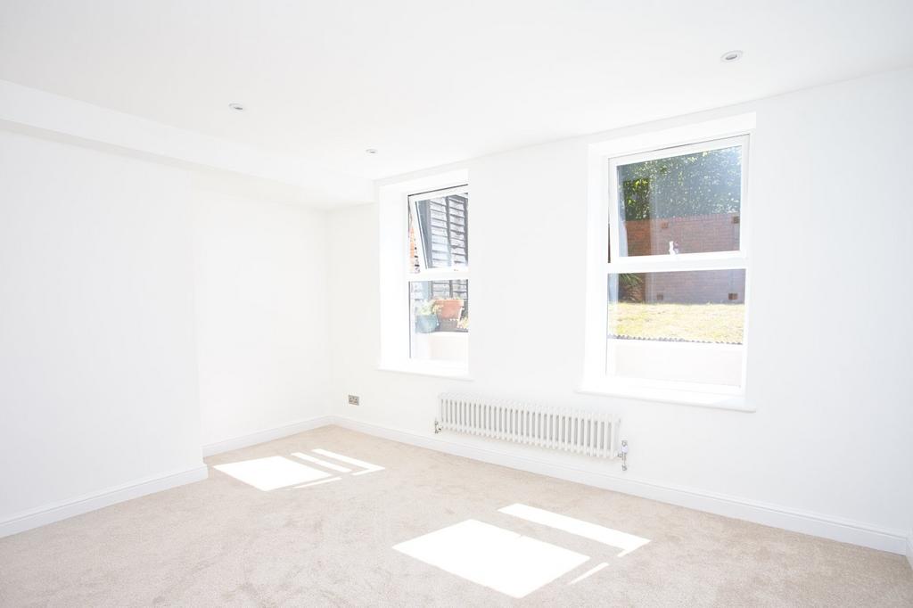 Apartment in Folkestone, Foord - More