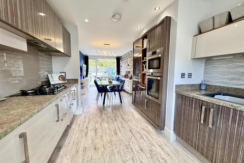 4 bedroom semi-detached house for sale, Collier Way, Mapplewell, Barnsley