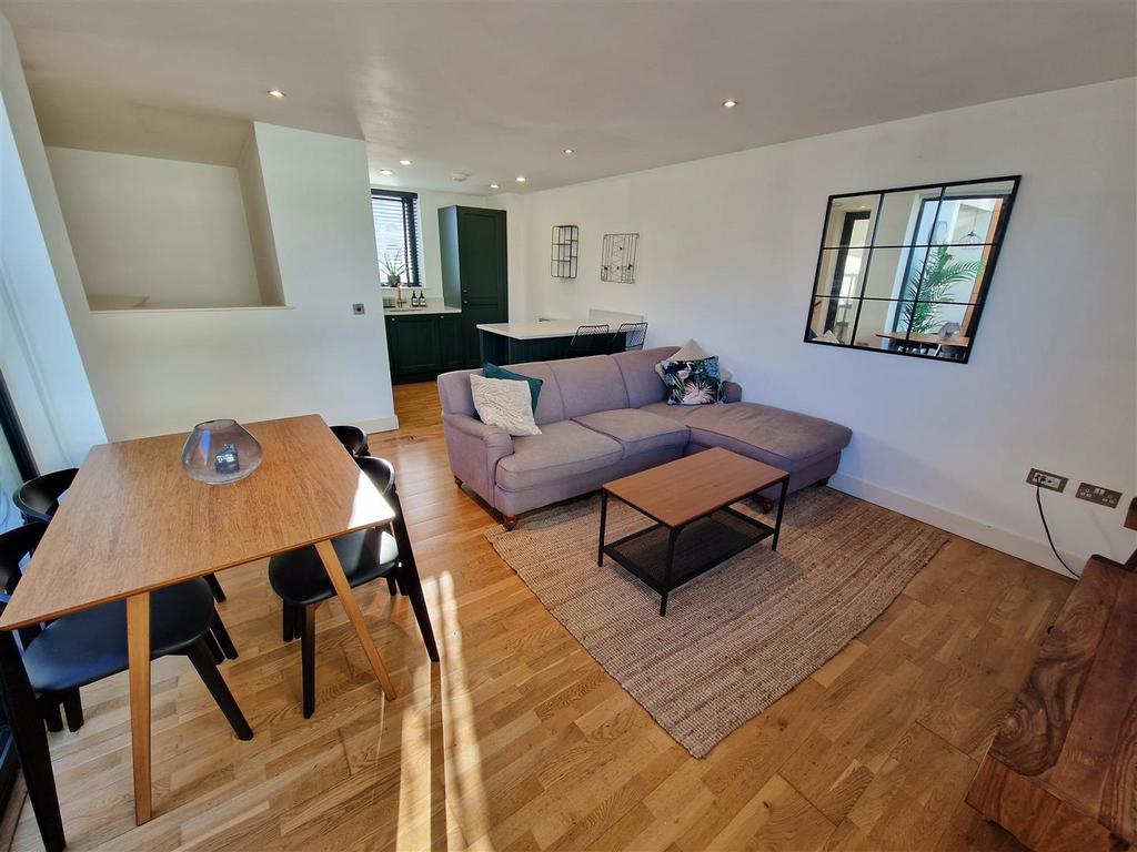 House in Manchester, Brunswick, Ardwick - More