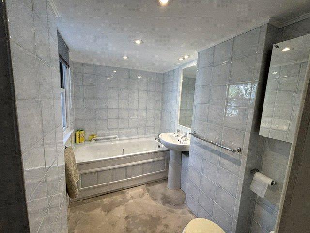 Apartment in Richmond - View 4