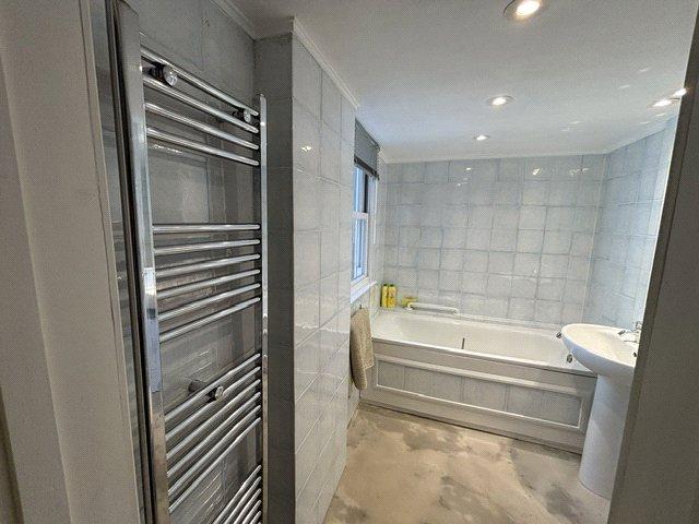 Apartment in Richmond - View 5