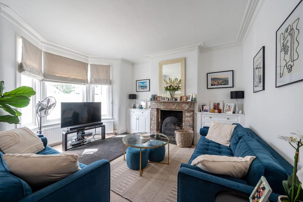 House in London - View 2