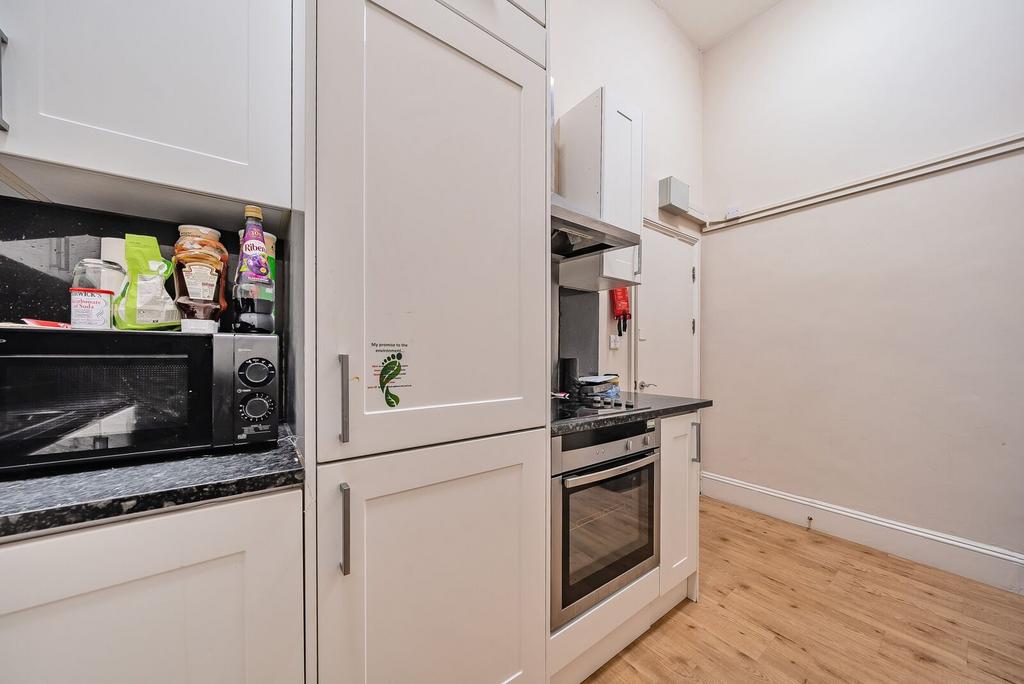Apartment in London - View 4