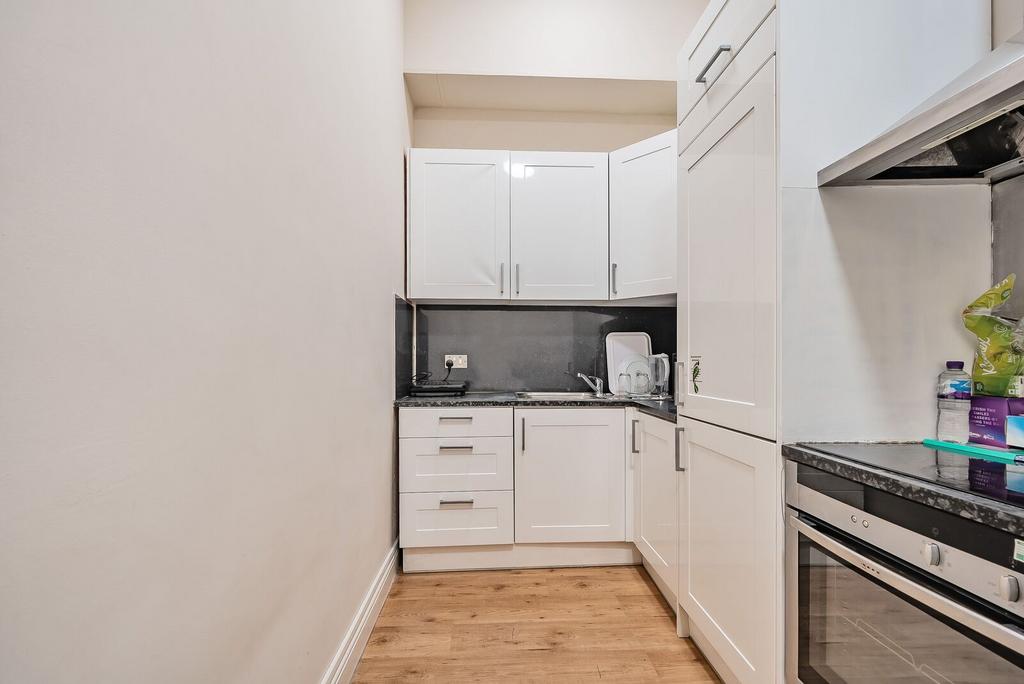 Apartment in London - View 5