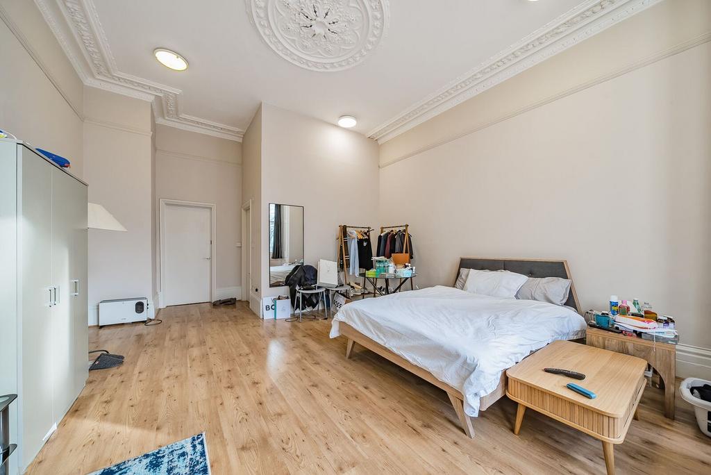 Apartment in London - More