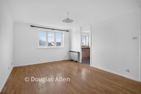 2 bedroom flat for sale, Millhaven Close, Romford, Essex