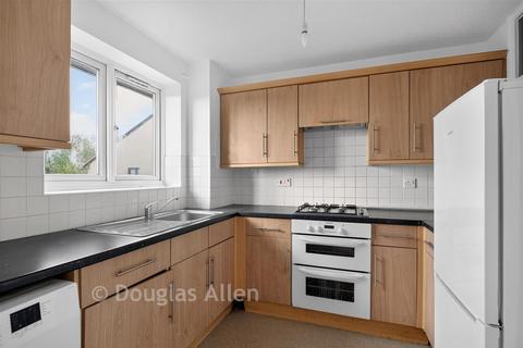 2 bedroom flat for sale, Millhaven Close, Romford, Essex