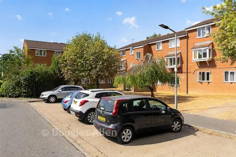 2 bedroom flat for sale, Millhaven Close, Romford RM6