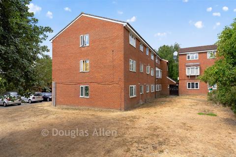 2 bedroom flat for sale, Millhaven Close, Romford RM6