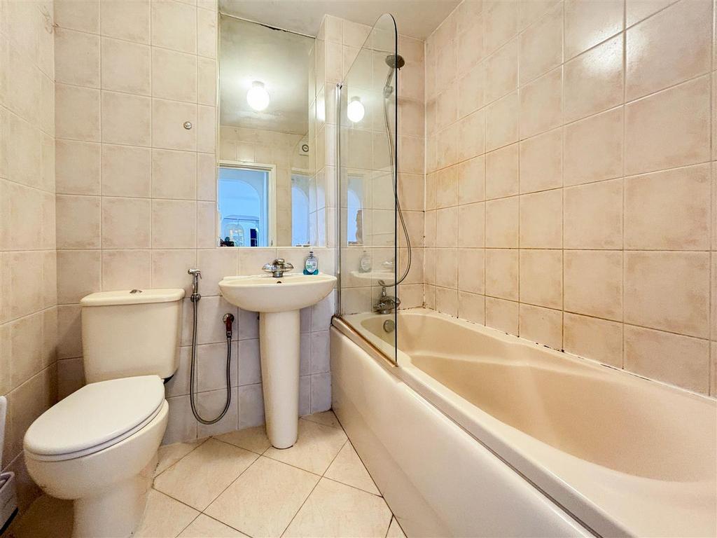 Apartment in Maida Vale - More
