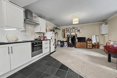 1 bedroom flat for sale, Winchester